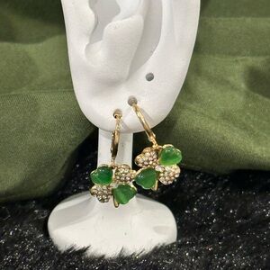 🍀🍀Elegant Green and Gold Clover Earrings